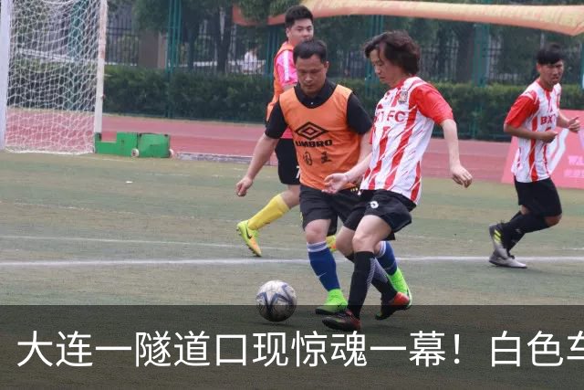 大连一隧道口现惊魂一幕！白色车辆突然压实线变道险酿车祸